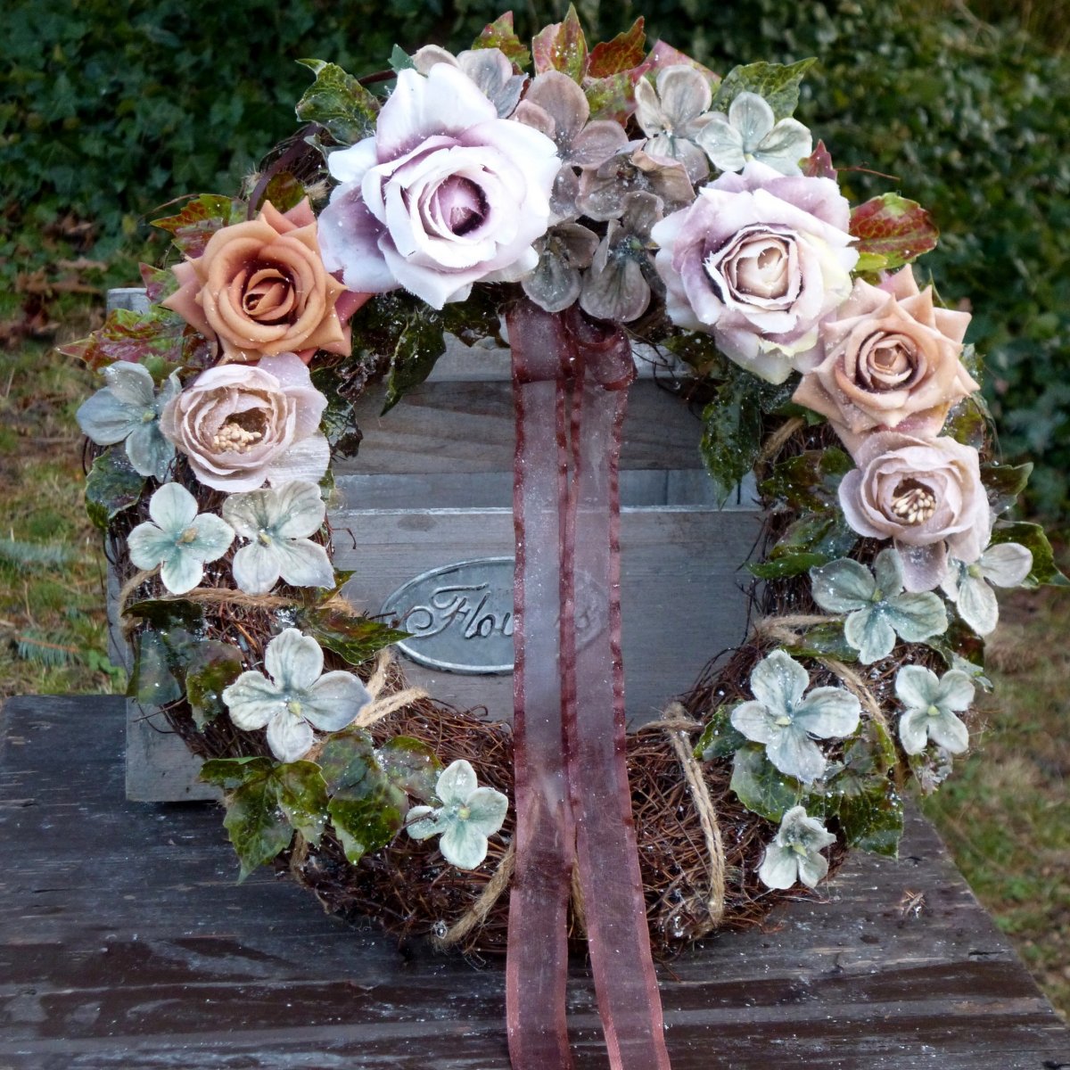 Věnec v kávových a zelených odstínech