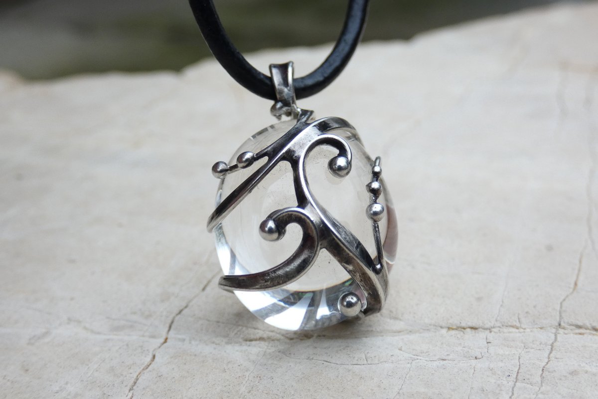 Křišťál v kleci - cínovaný náhrdelník