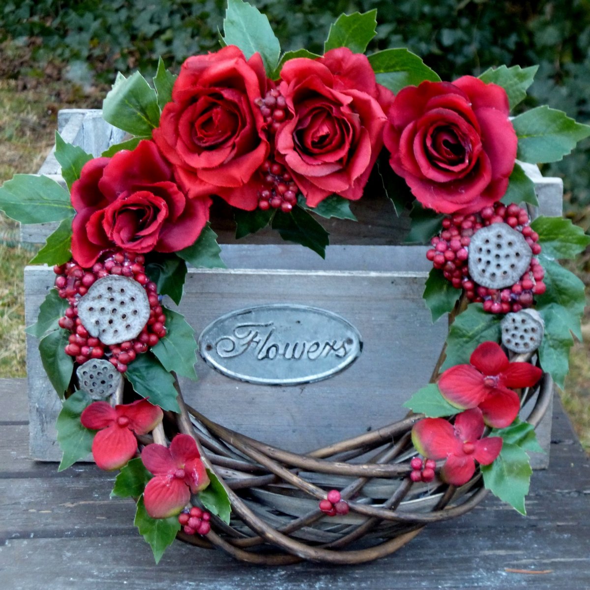 Věneček s červenými růžemi 