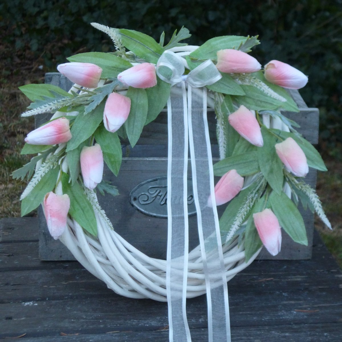 Jarní věneček s tulipány_ 28 cm