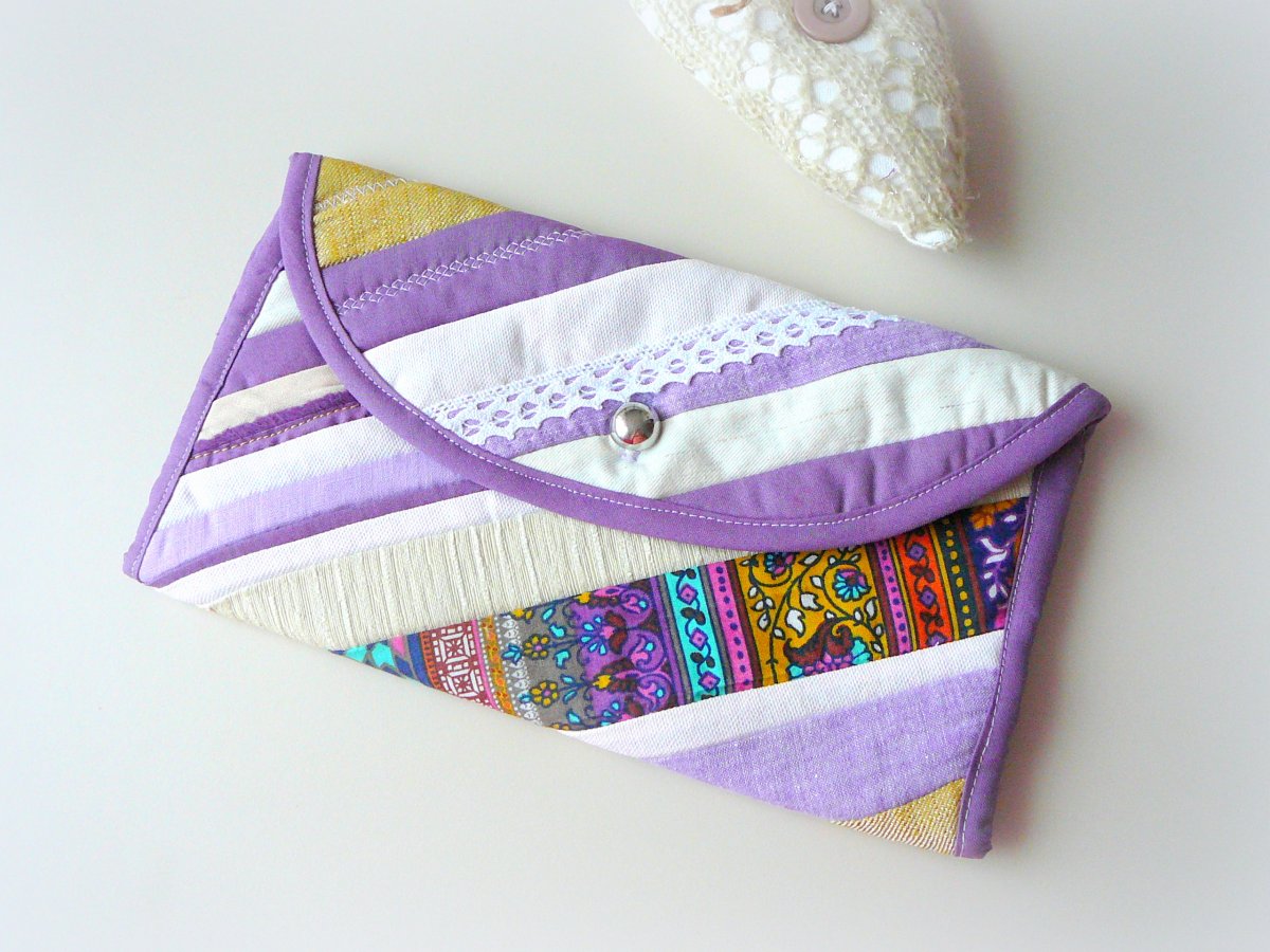 Taštička nebo psaníčko.