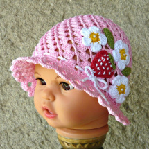 Růžový háčkovaný klobouček jahůdkový :-)