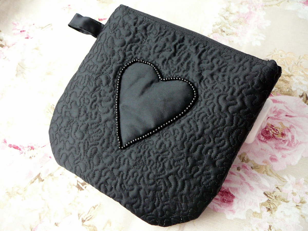 Elegantní černá taštička.