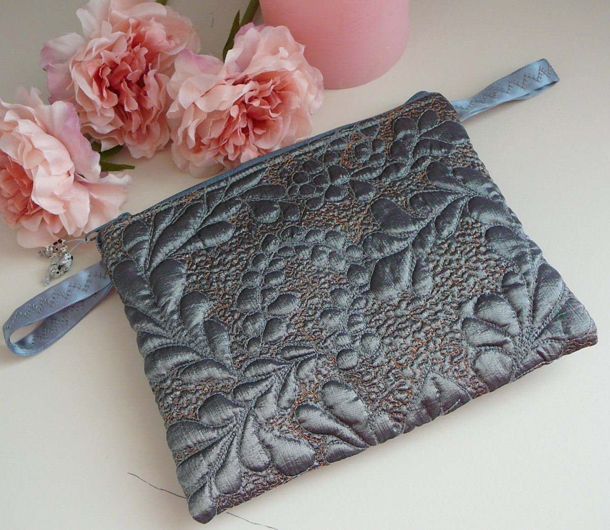 Luxusní šedá taštička