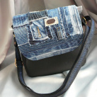 Kabelka s džinovou klopu.