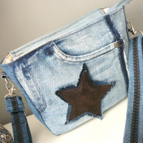 Džínová kabelka s hvězdou.