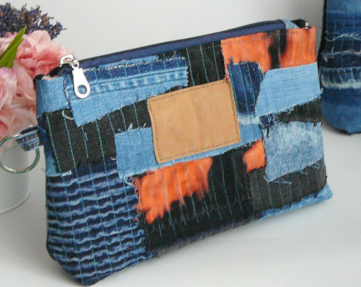 Taštička nebo psaníčko.