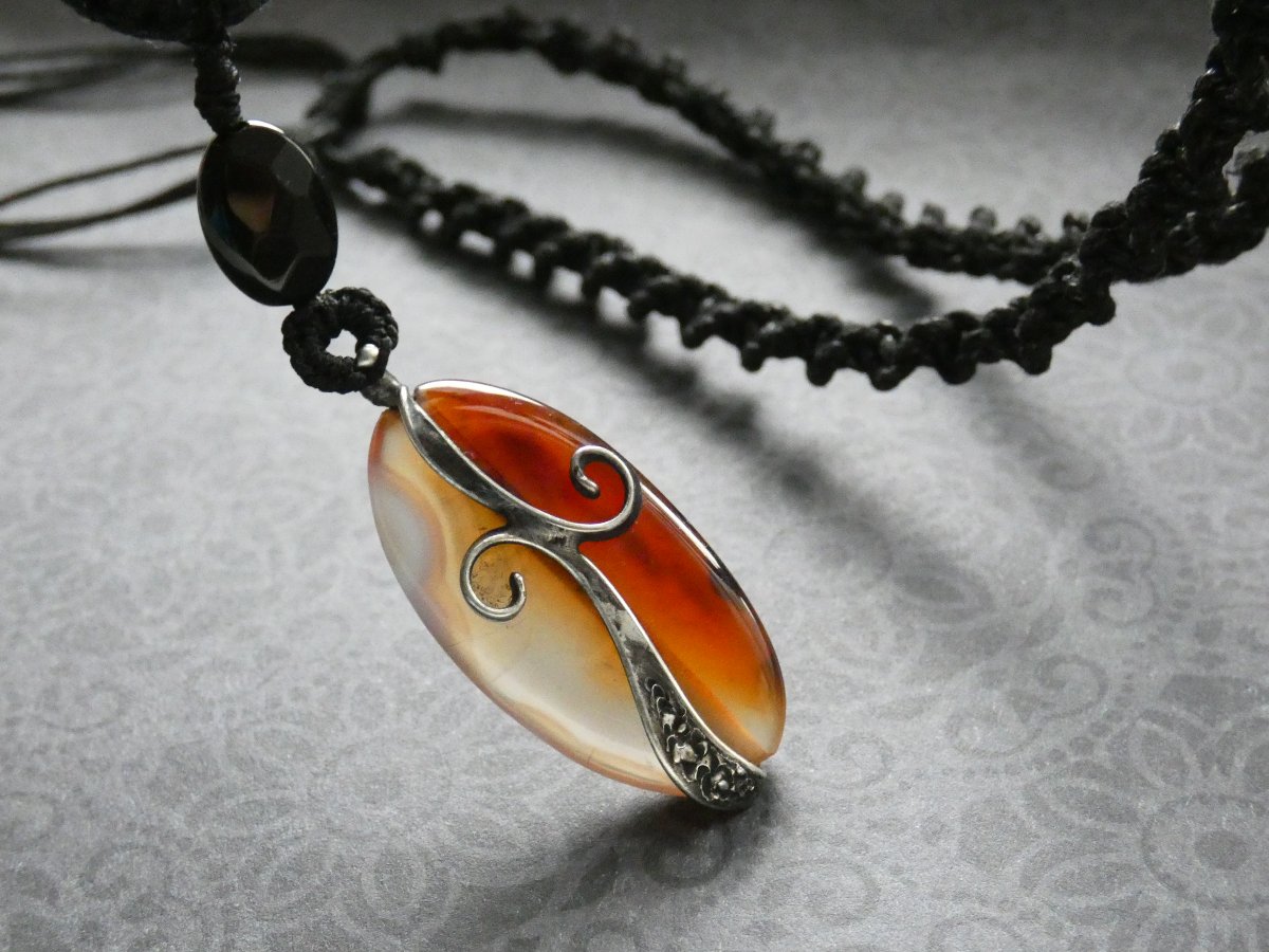 Cínovaný macrame náhrdelník-achát,onyx