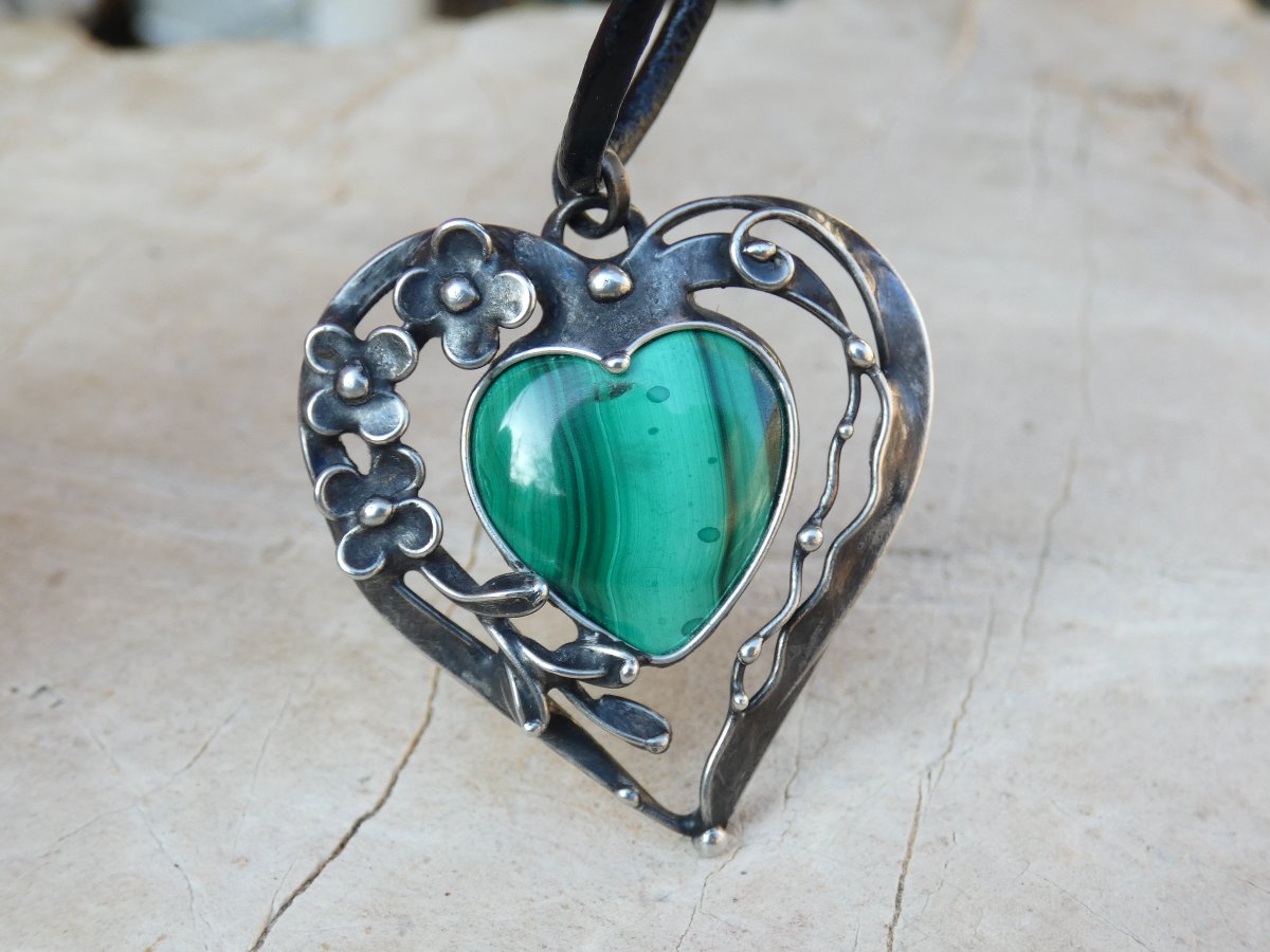 Malachitové srdíčko - cínovaný náhrdelník