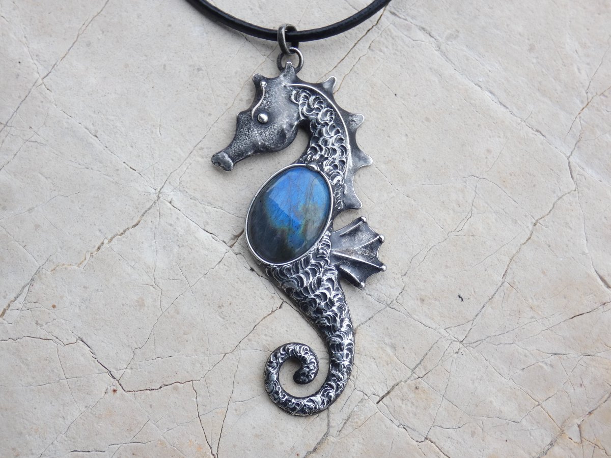 Mořský koník - přívěsek s labradoritem