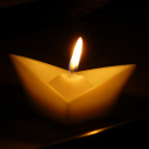 Plovocí lodička štěstí svíčka