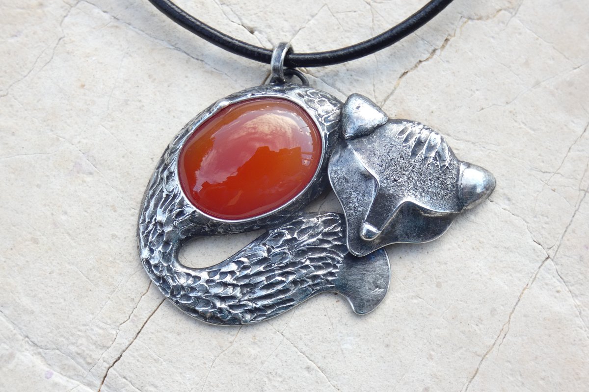 Spící liška - náhrdelník s achátem oranžovým