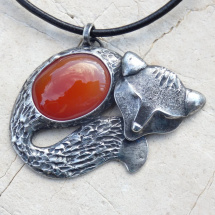 Spící liška - náhrdelník s achátem oranžovým