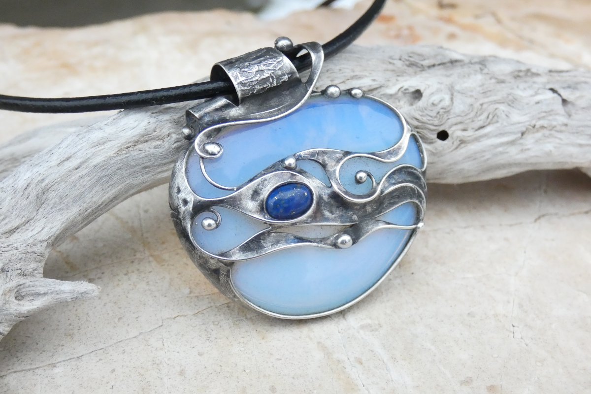 Opalit s lapis lazuli - cínovaný přívěsek