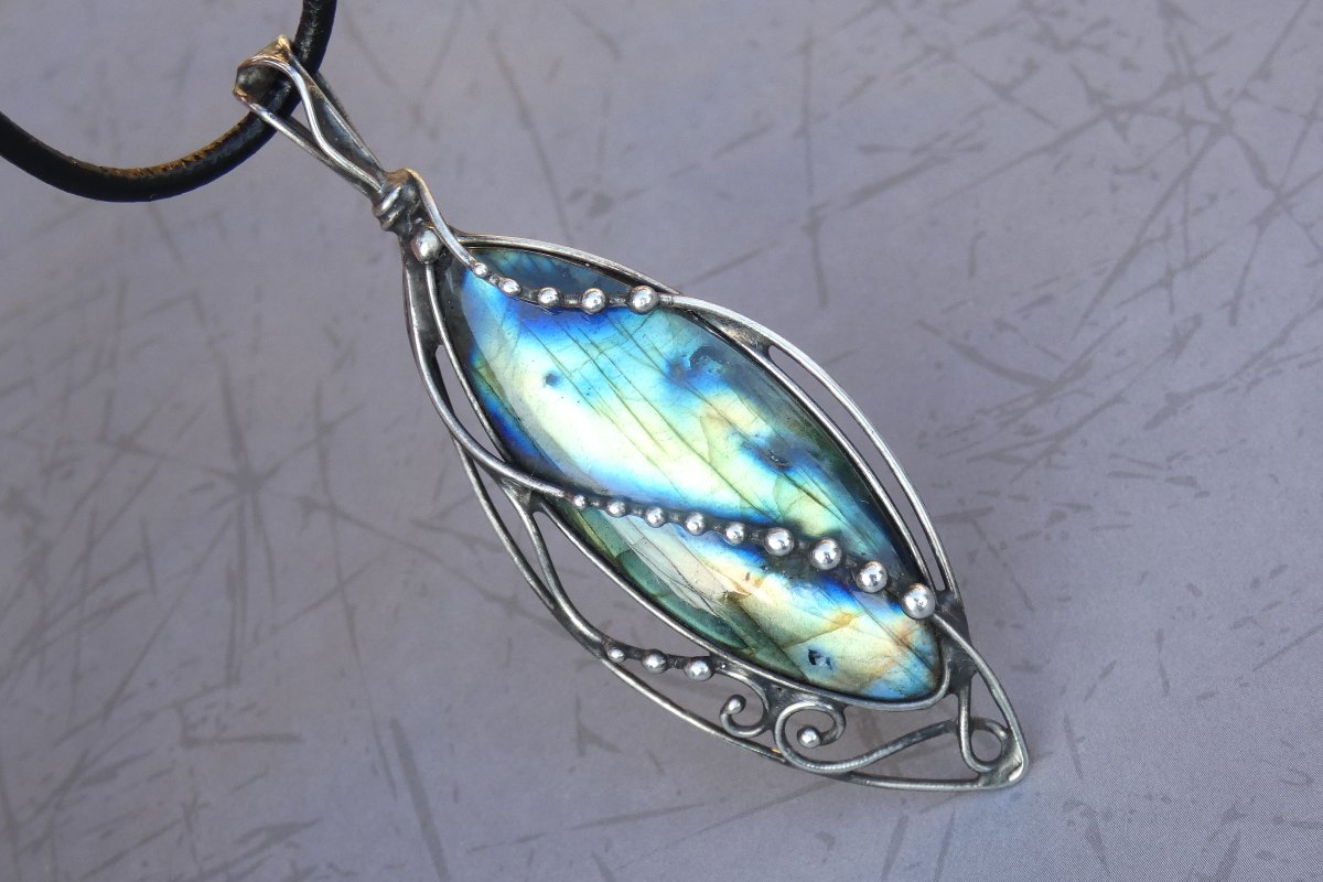 Přívěsek s labradoritem