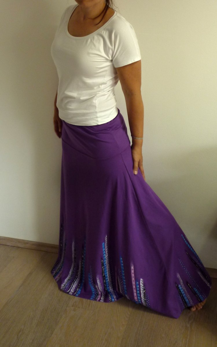 Sukně fialová nebo červená