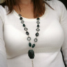 Tmavě zelený dlouhý náhrdelník