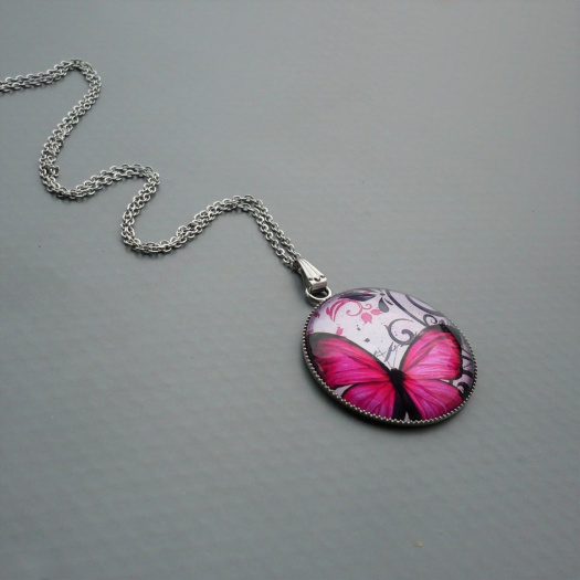 Motýlkový pink přívěsek na nerez řetízku