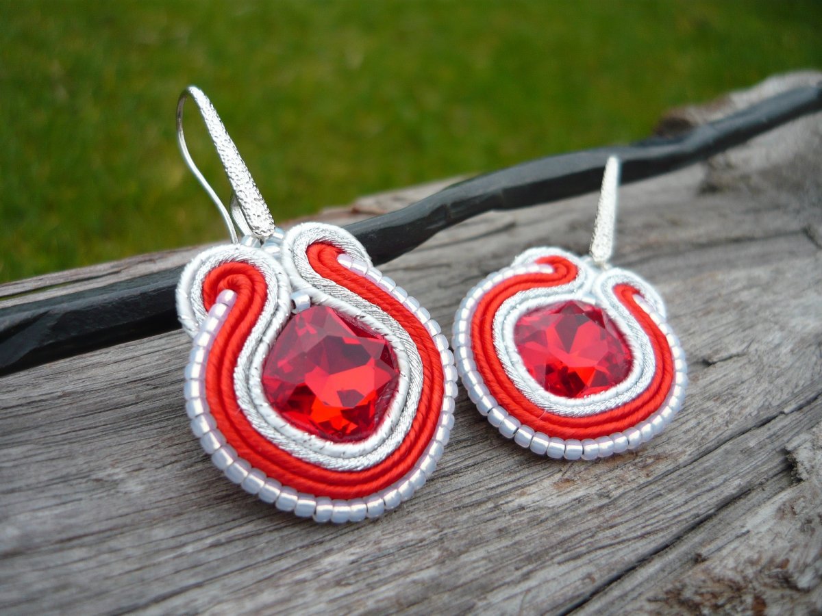 Soutache náušnice Červené..Ledové