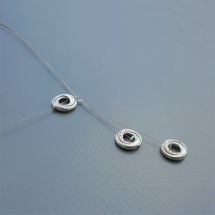 Jednoduchý náhrdelník ve stříbrné - kroužky