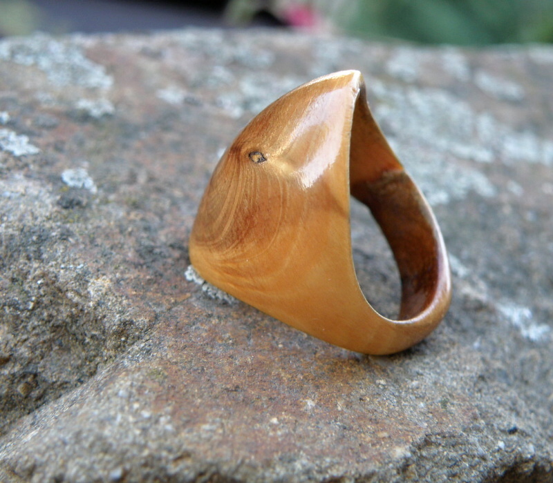 Dřevěný prsten