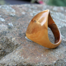 Dřevěný prsten