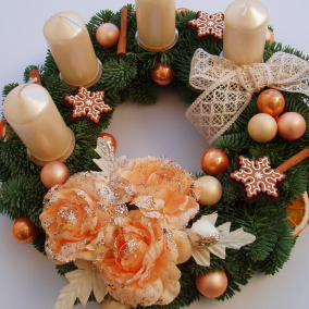 Adventní věnec lososový