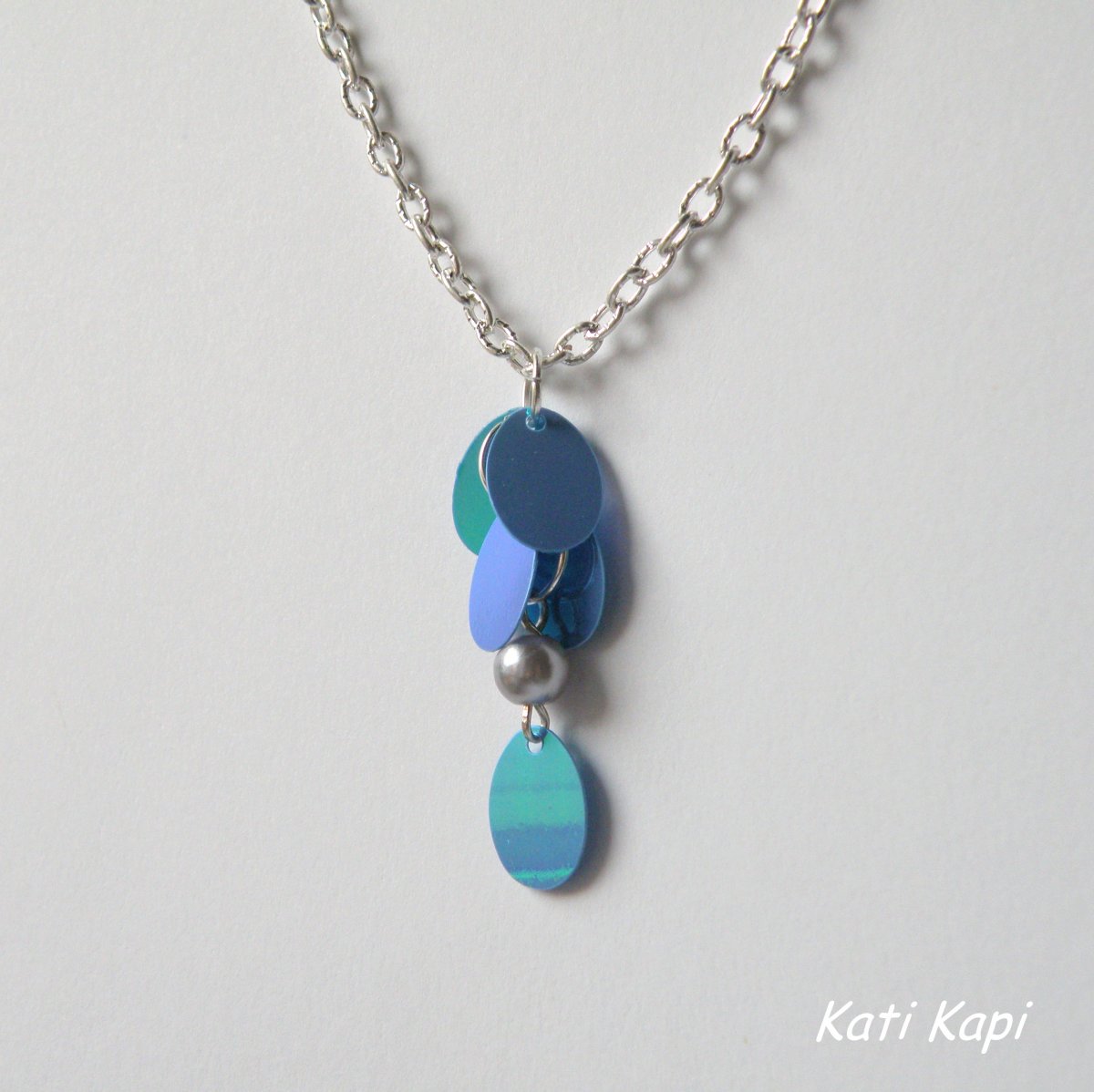 Přívěšek k náušnicím modrý