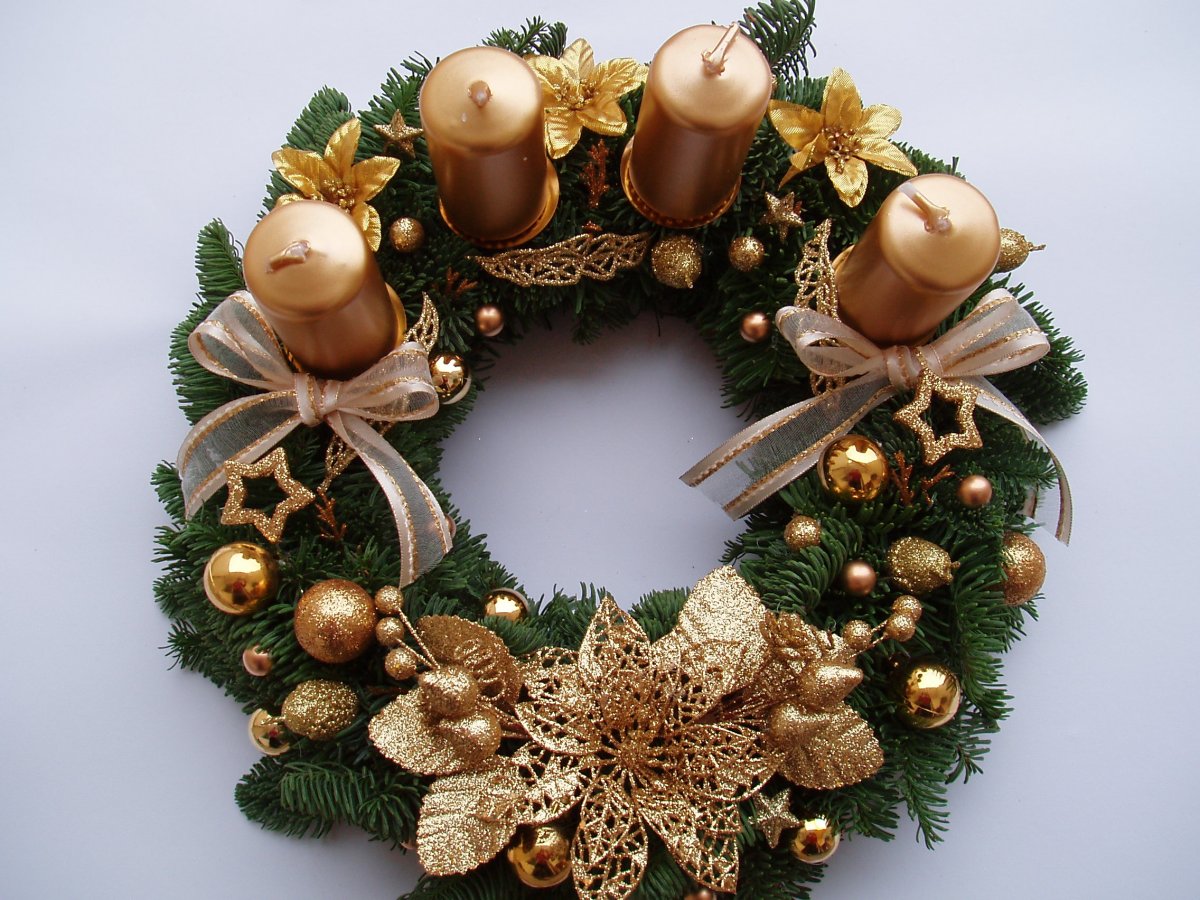 Adventní věnec zlatý 3