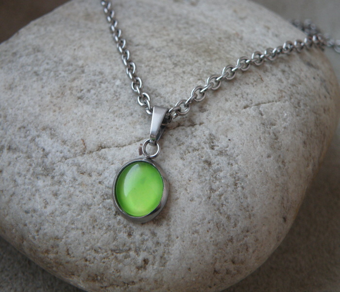 Přívěšek - nerez- neon zelená