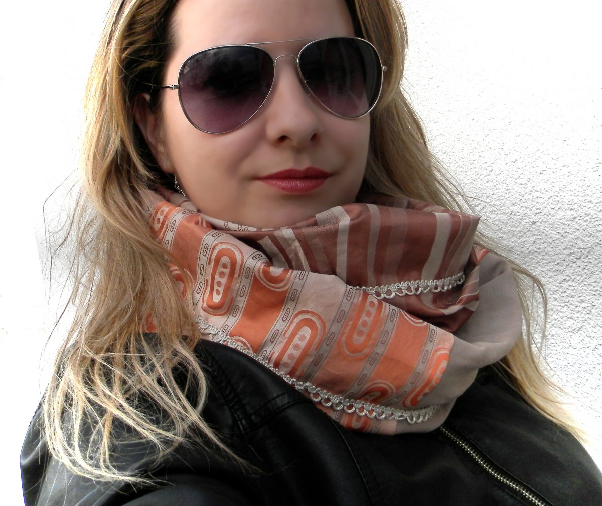 nákrčník,tunel ornamenty hnědo rezavá