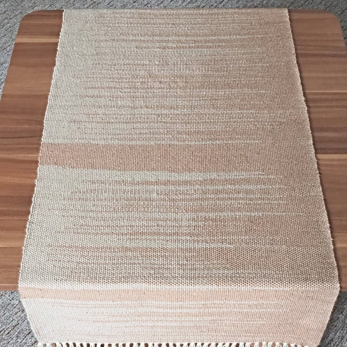 RUČNĚ TKANÝ STŘEDOVÝ UBRUS - PROSTÍRÁNÍ 1