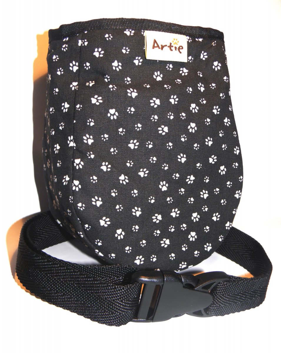 Dvoukomorový pamlskovník - černobílé tlapky