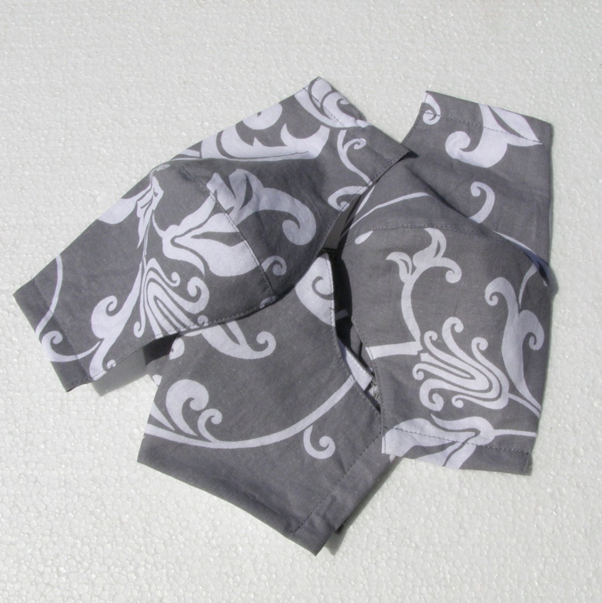 Rouška tvarovaná, dvouvrstvá s kapsou a drátkem 