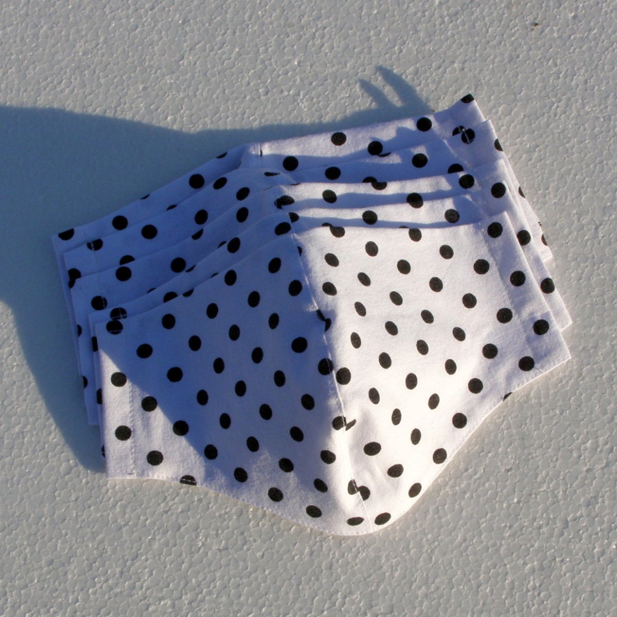 Puntíky - rouška tvarovaná, dvouvrstvá s kapsou 