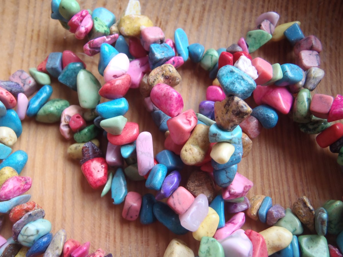 barevné zlomky minerálů