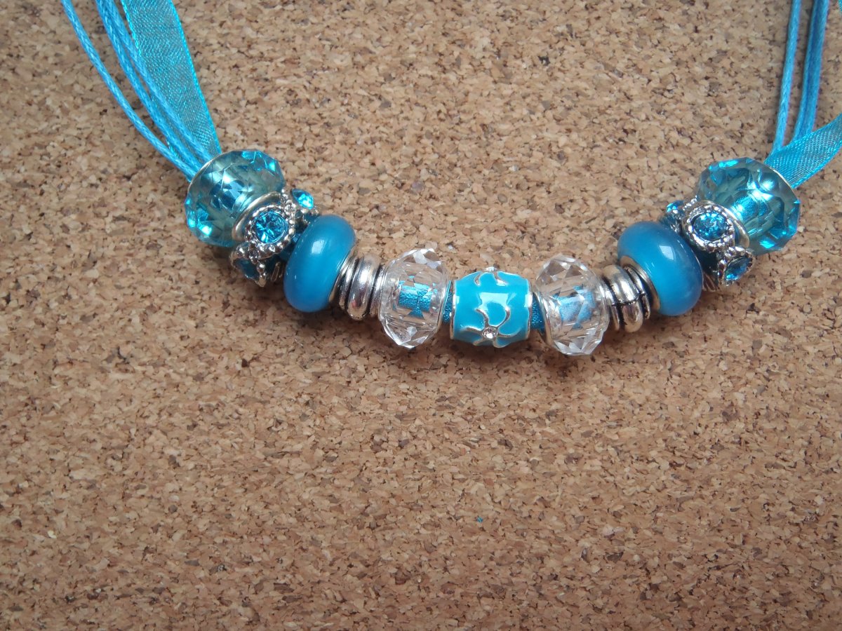 tyrkysový třpytivý