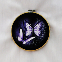 kulatý obrázek-fialkový motýlci 