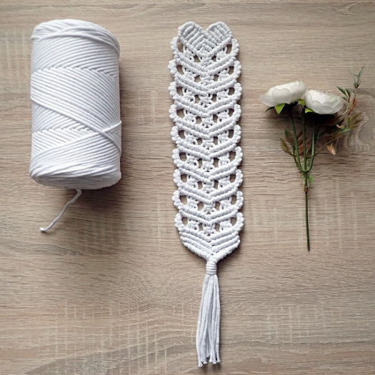 Macrame záložka do knihy.