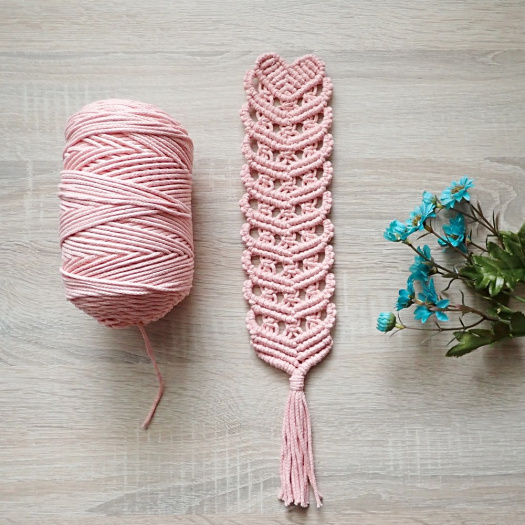 Macrame záložka do knihy.