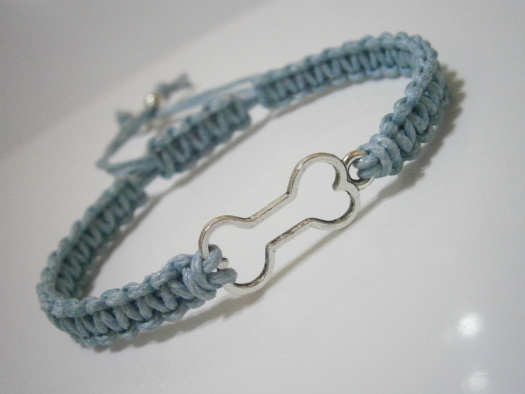 "Psí kostička" - náramek (macramé/unisex)
