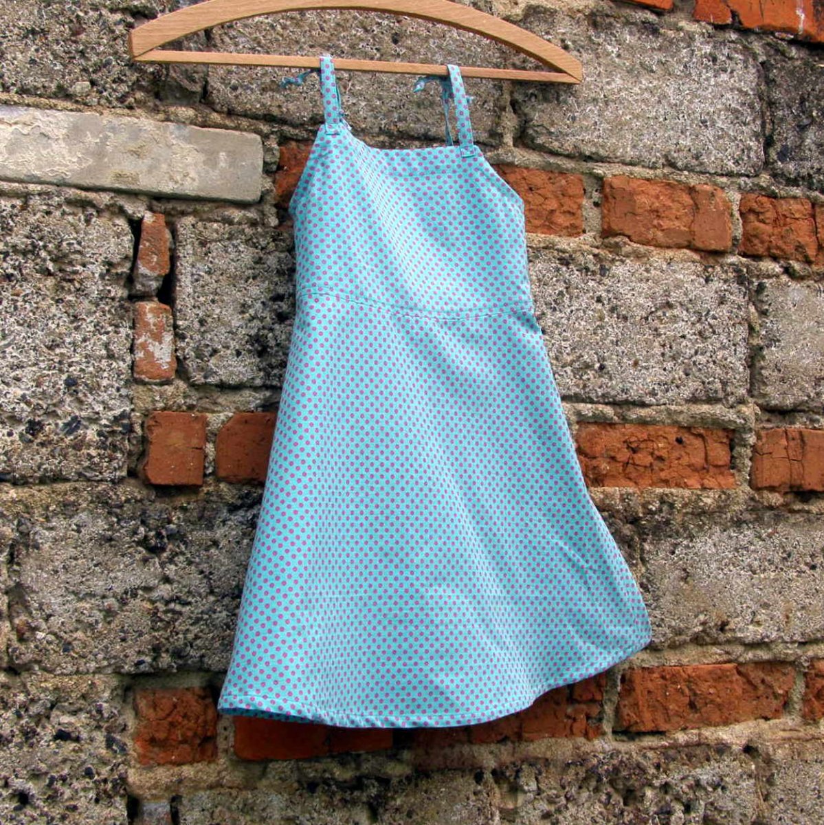 "Siluetky s puntíky" - vel.104