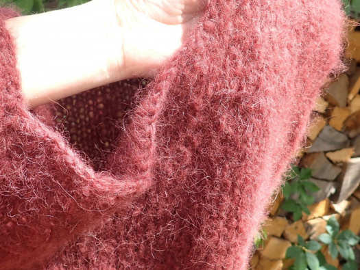 Ručně pletená lehounká vesta z alpaky