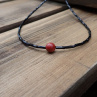 Minimalistický náhrdelník s korálem