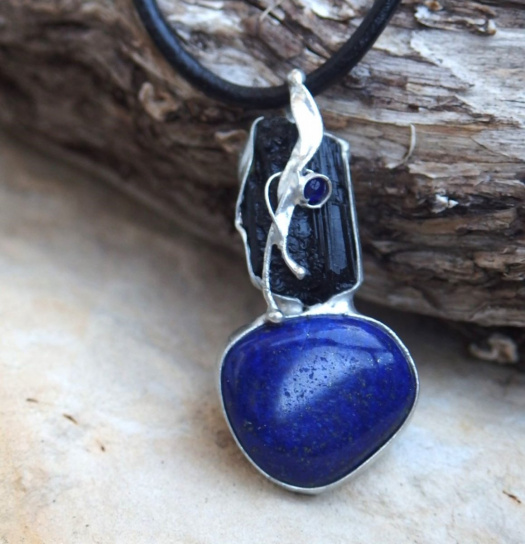 Lapskora (lapis lazuli, skoryl)