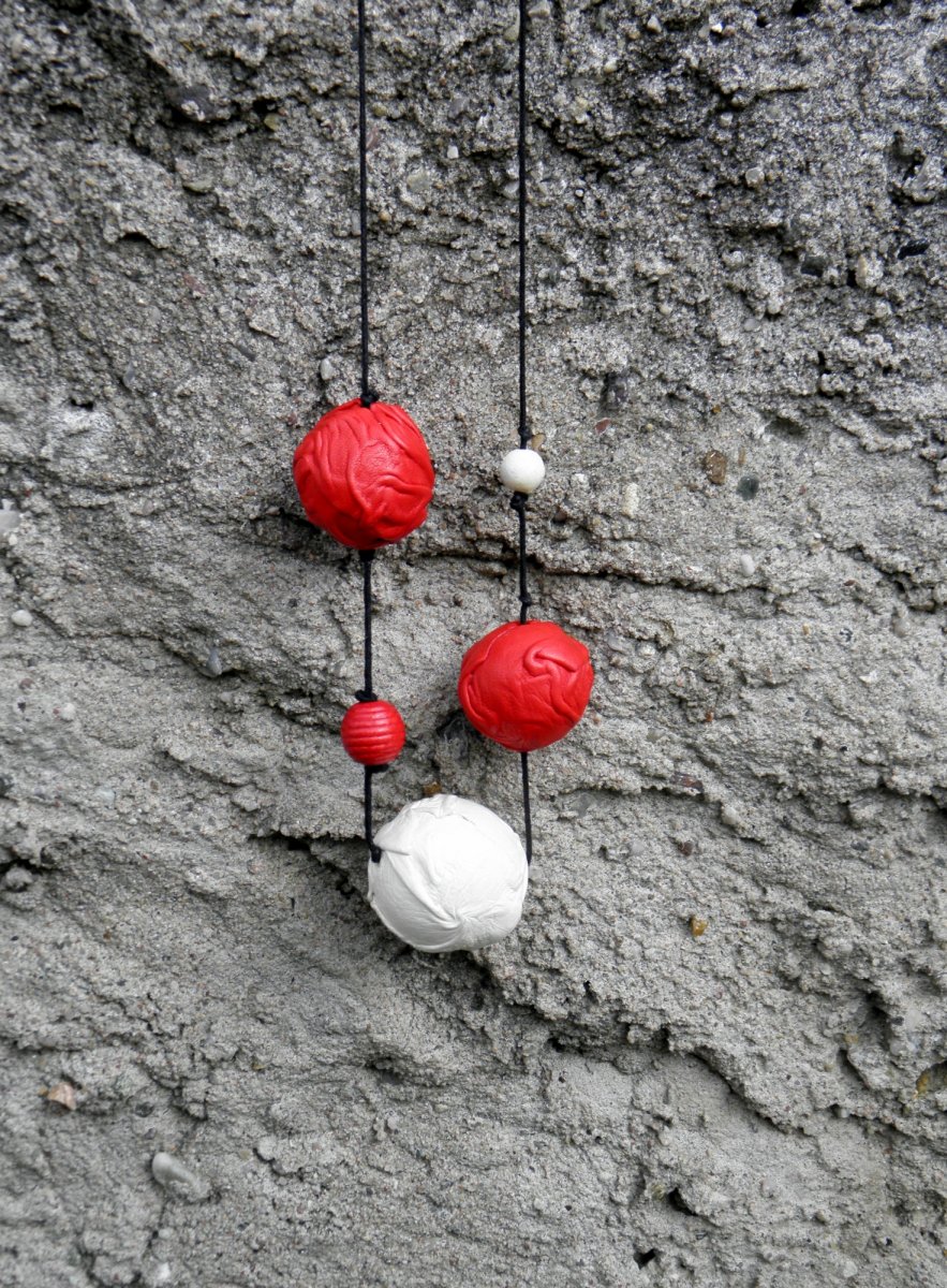 Náhrdelník z kůže + náušnice 