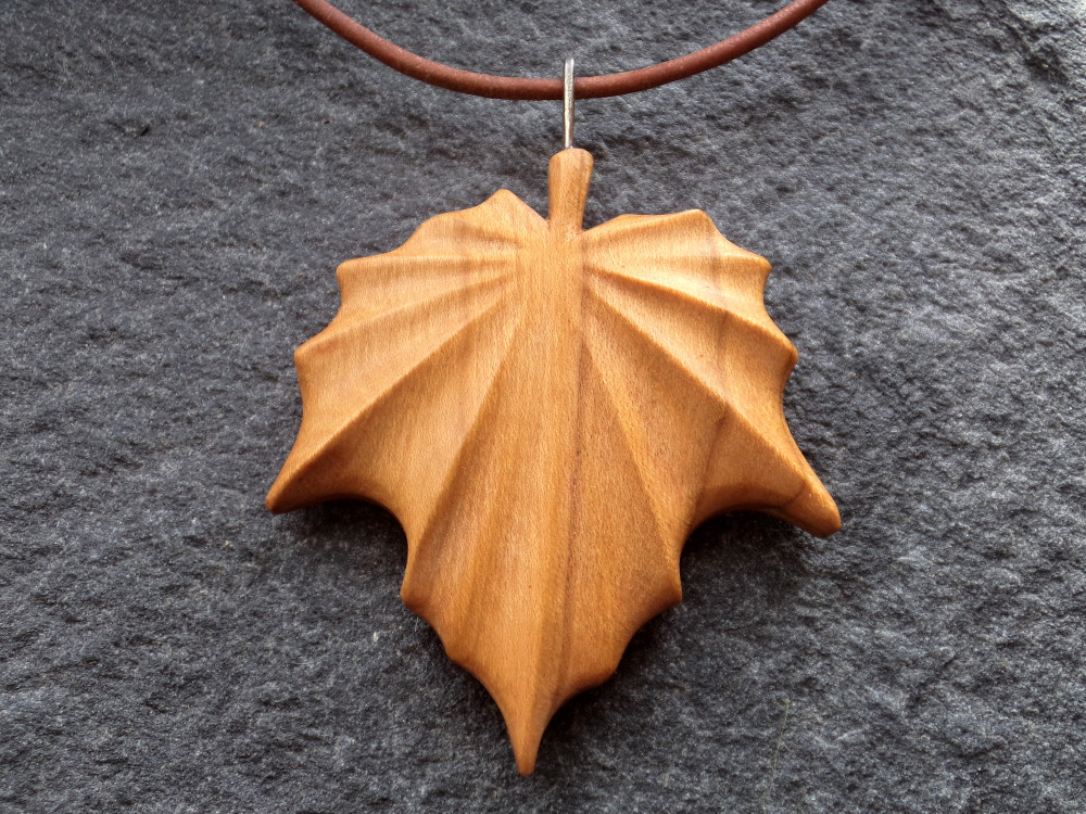 Dřevěný šperk - lístek
