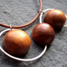 Dřevěný šperk - mahagon a ocel