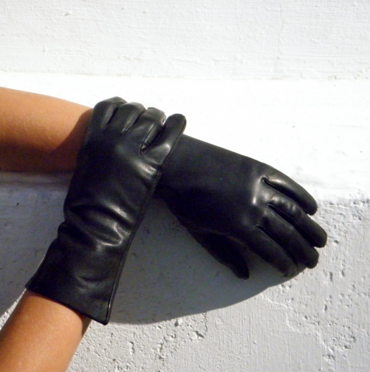 Černé dámské kožené rukavice s vlněnou podšívkou
