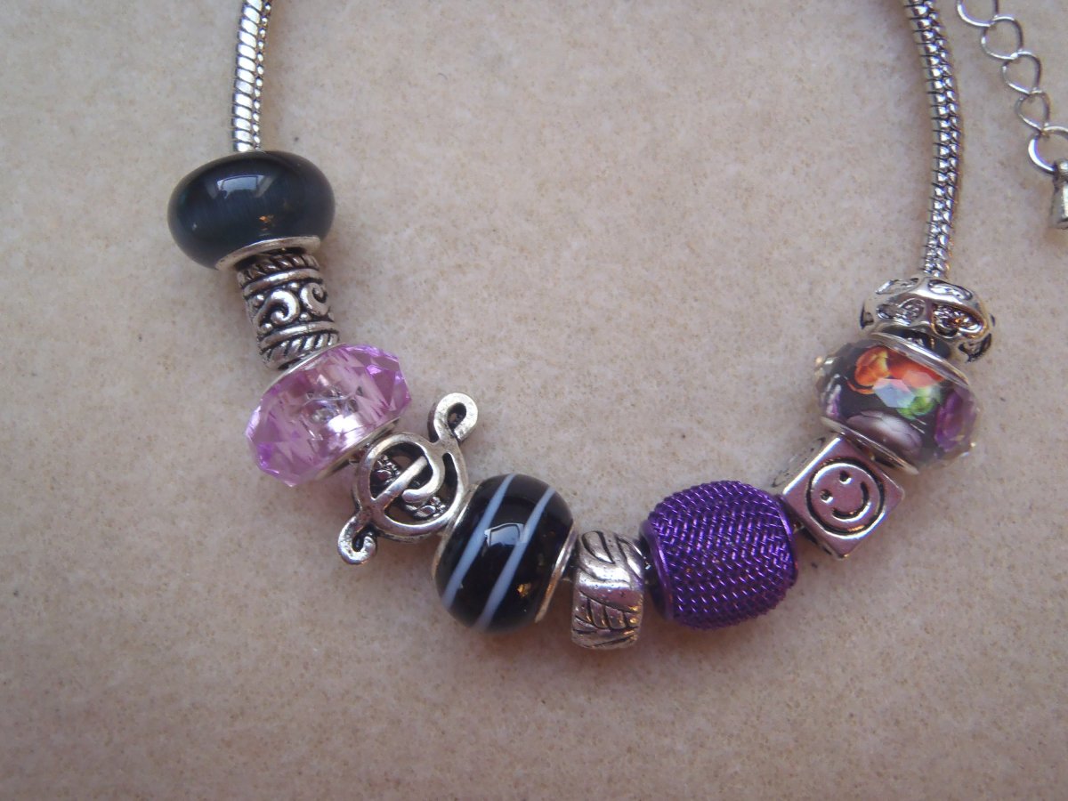 černo - fialový s houslovým klíčem